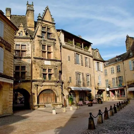 Du Presidial - Standing Flat 2 Bed/2 Bath With Balcony In Medieval Center Appartement