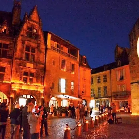 Du Presidial - Standing Flat 2 Bed/2 Bath With Balcony In Medieval Center Sarlat-la-Canéda