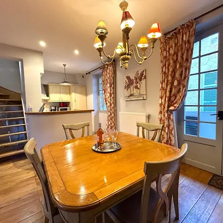 Du Presidial - Standing Flat 2 Bed/2 Bath With Balcony In Medieval Center *