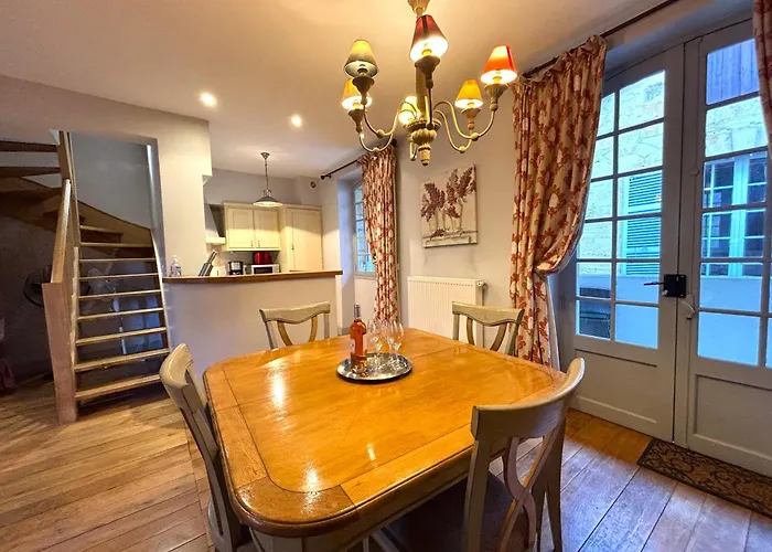 Du Presidial - Standing Flat 2 Bed/2 Bath With Balcony In Medieval Center *